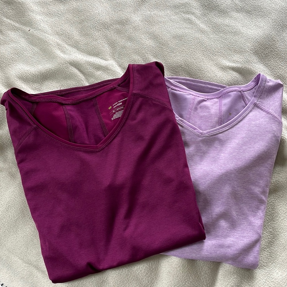 Tek Gear drytek tops. Size XL. Bundle of 2 (1 light purple, 1 burgundy)